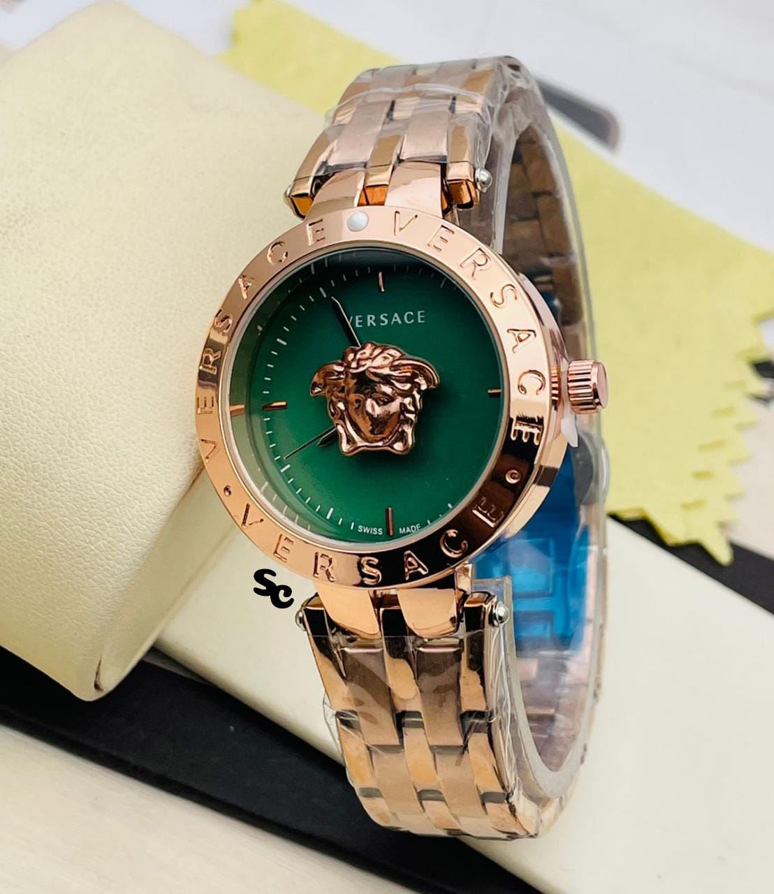Extraordinary & Limited Edition Heritage collection by Versace, built up only to enhance your outfit. ✅ # Versace # For Her # Sleek and Decent # Dial Size 33mm # Beautiful Branded full Rose Gold CHOOSE YOUR DESIRED COLOUR NOW ❤️ - Working 12 hour analog - Rose Gold Stainless Steel bracelet - Designed bezel - Stainless Steel Back - Easy folding clasp lock - Water Resistant - quartz movement machinery ❣️ ✨ New model with price updated ✨