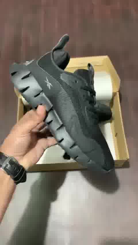 Full Black Sneaker Reebok Zig Dynamica