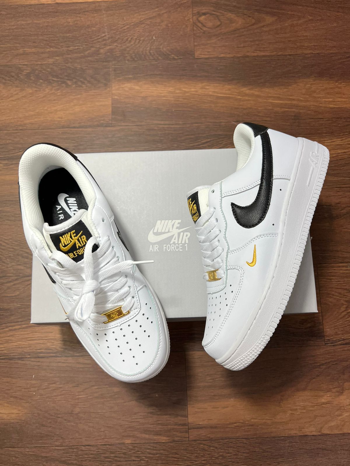 Lv8 New White Sneakers In Stock