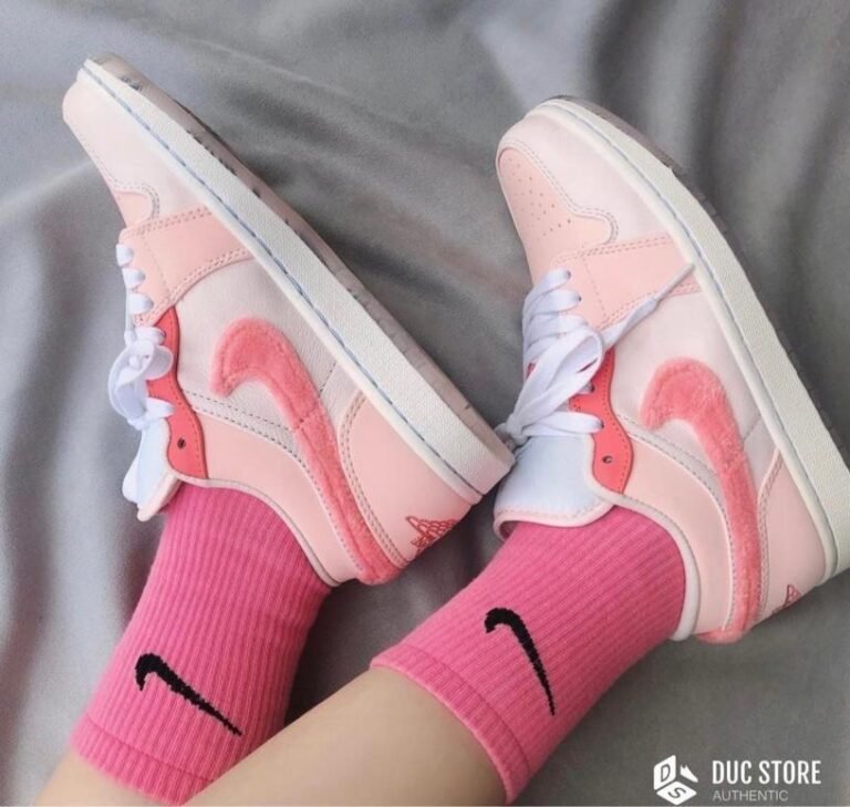 Mighty Swoosher Pink Sneaker For Girls
