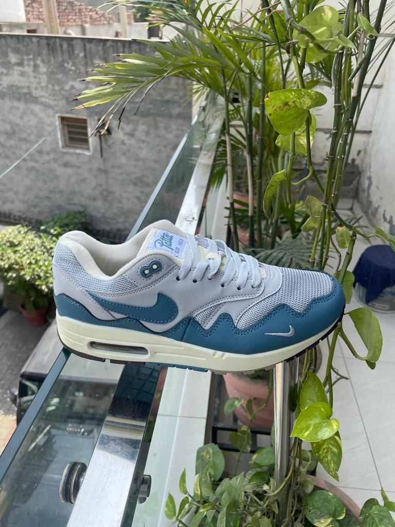 Monarch Patta Sneakers Max