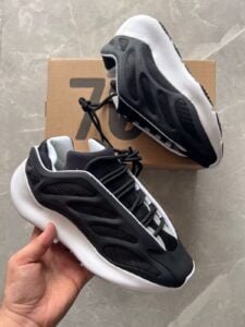 Imported Latest Yzy 700 V3 Sneakers In Stock