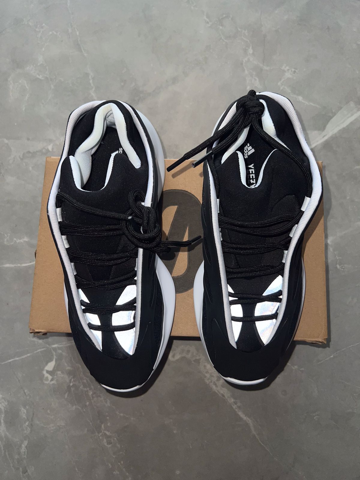 Imported Latest Yzy 700 V3 Sneakers In Stock