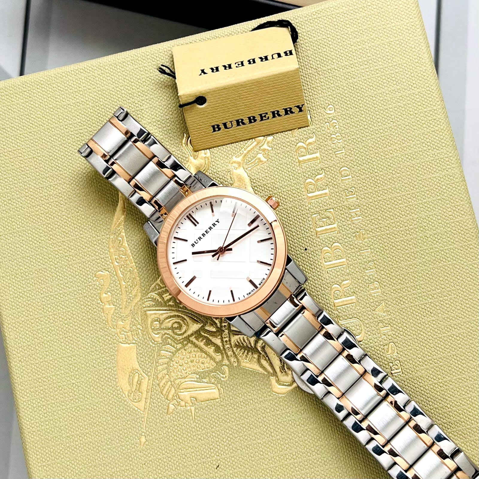 The City Ladies Watch Texture Dial And Chain