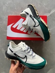 Zoom Terra Kiger Sneakers - Comfort & Style Combined
