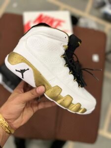 Men's Retro 9 Statue Sneakers