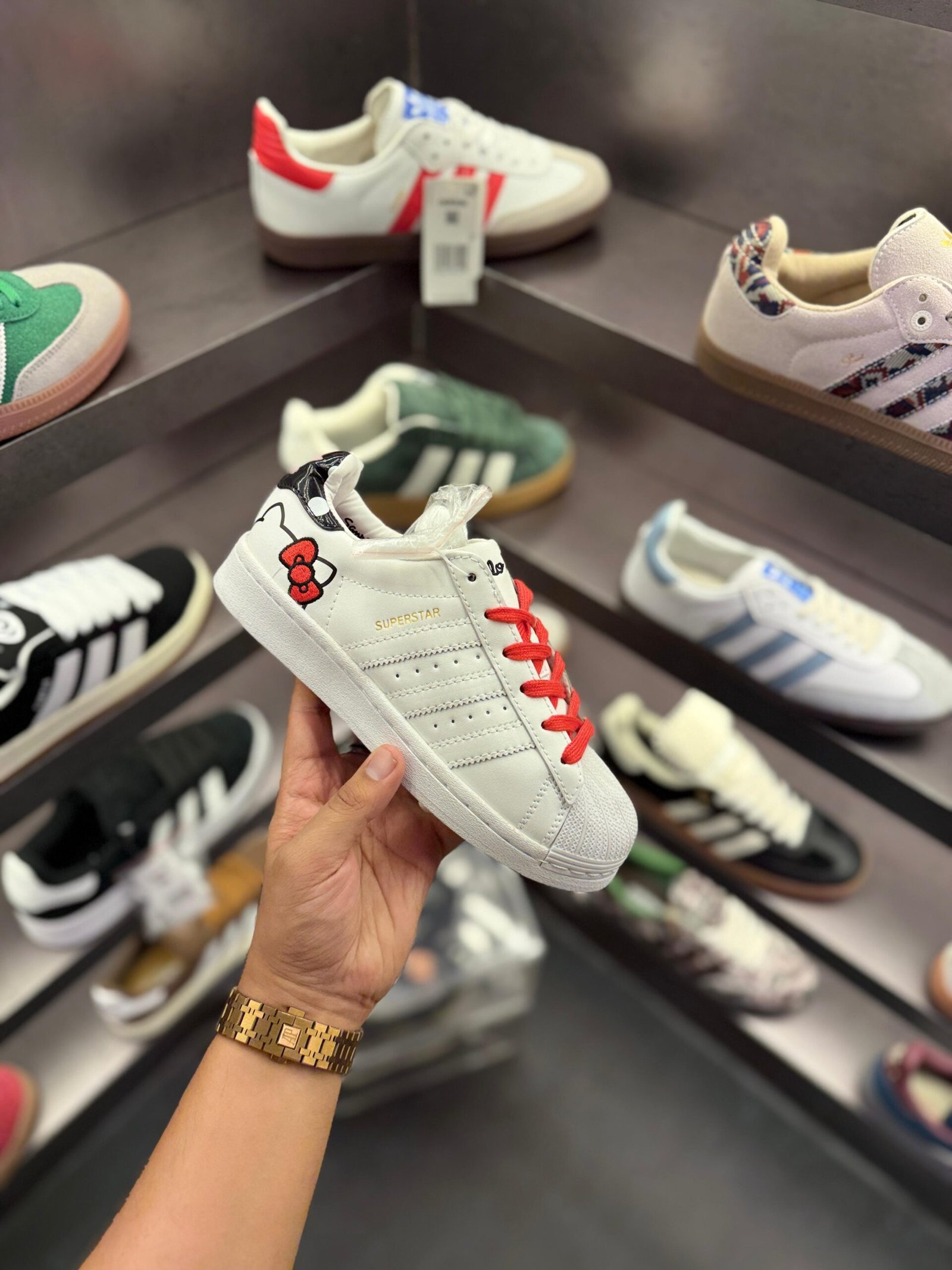 Superstar Hello Kitty Black White Casual Sneakers (3) Superstar Hello Kitty Black White Casual Sneakers (3)