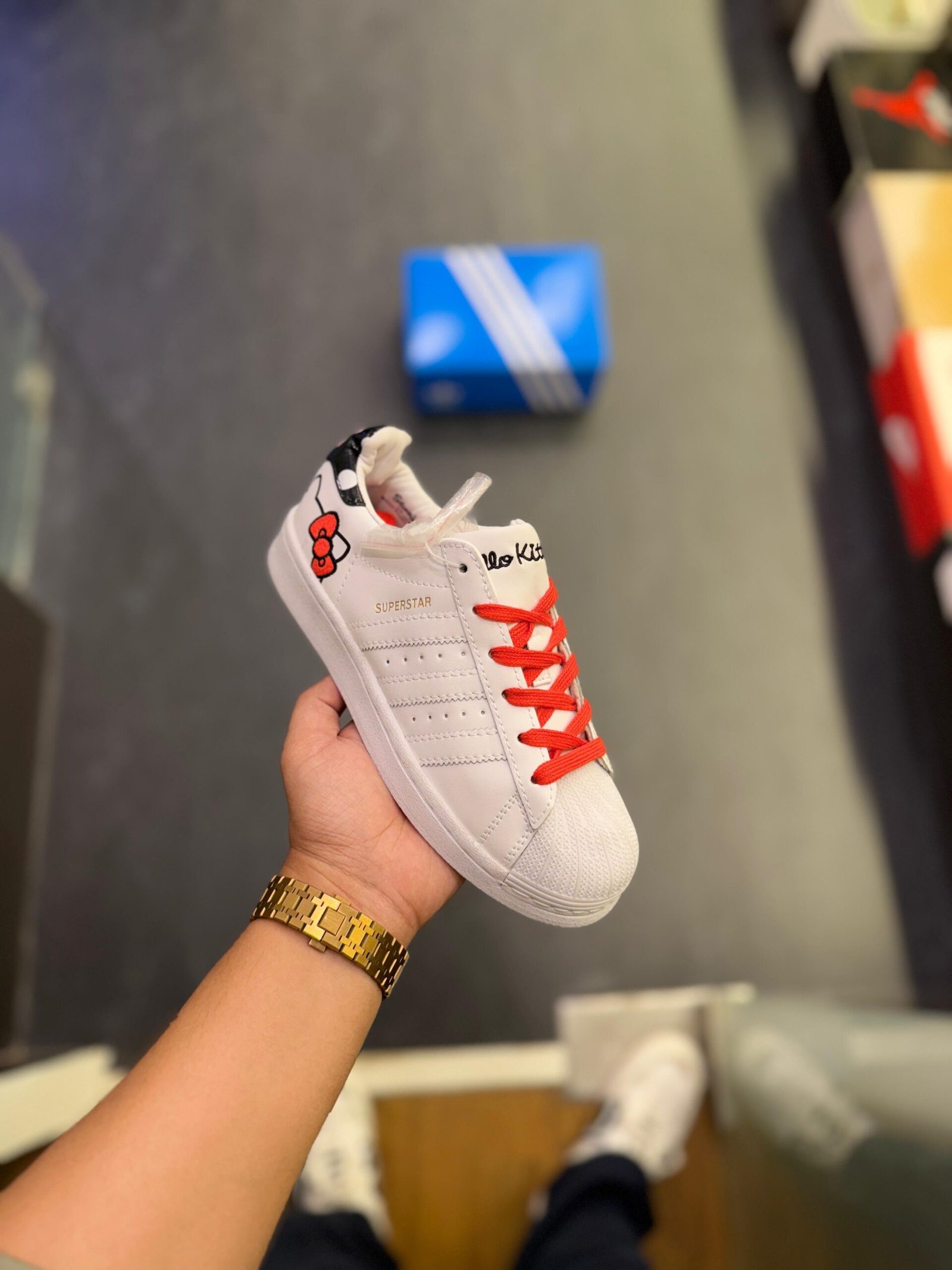 Superstar Hello Kitty Black White Casual Sneakers (4)