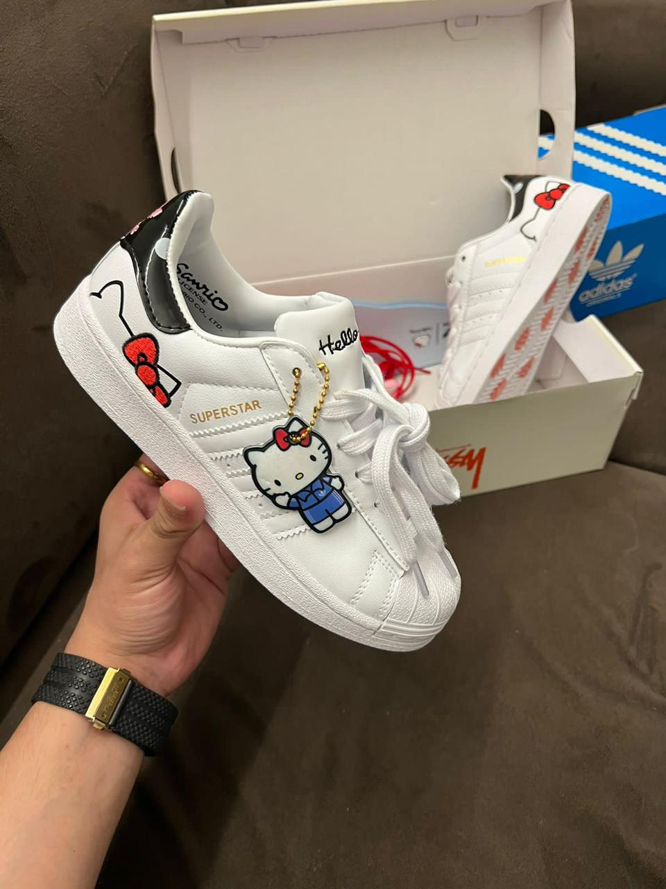 Superstar Hello Kitty Edition Sneakers