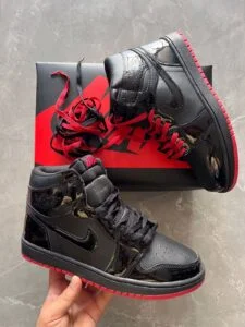 Retro One Suela Roja Sneakers In Stock