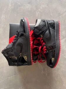 Retro One Suela Roja Sneakers In Stock