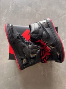 Retro One Suela Roja Sneakers In Stock