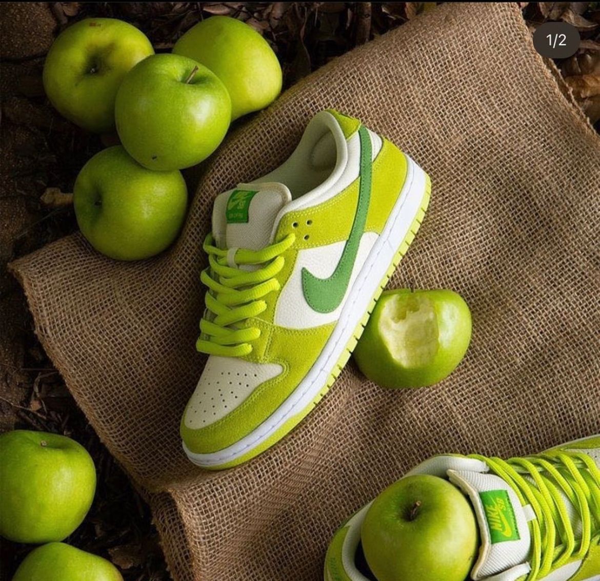 SB Dunk Low Green Apple Sneakers