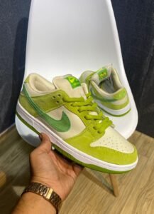 SB Dunk Low Green Apple Sneakers