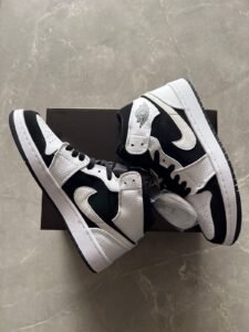 Retro One Split White Black Sneakers Unisex
