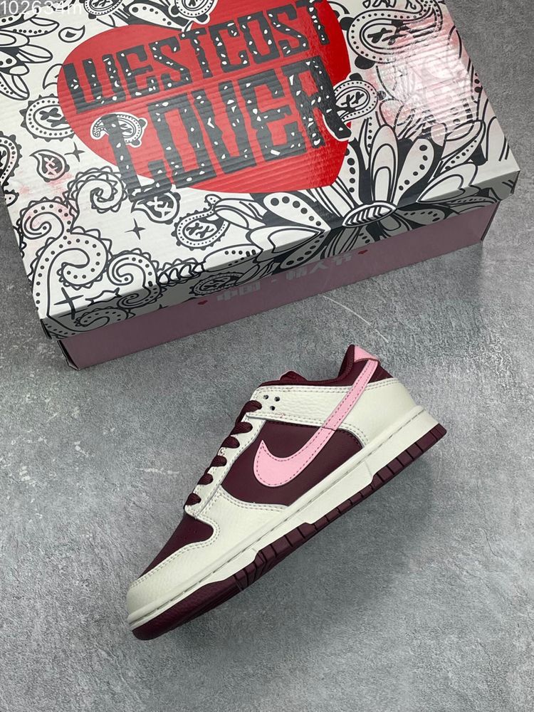 SB Dunk Low Valentine's Day Sneakers Girls