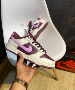 SB Dunk Low Valentine's Day Sneakers Girls