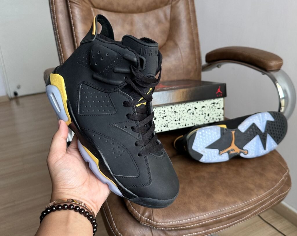 Retro 6 Infrared Edition Sneakers In Stock