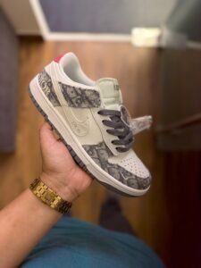 SB Dunk Dior Unisex Sneakers In Stock (1)