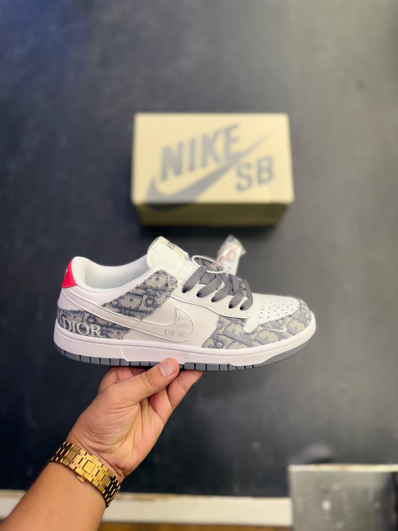 SB Dunk Dior Unisex Sneakers In Stock (3)