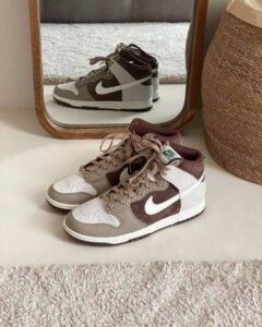 SB Dunk High Light Chocolate Sneakers