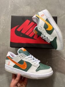 SB Dunk Low NY vs NY Sneakers in Stock