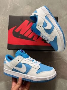 SB Dunk UNC Sneakers in Stock