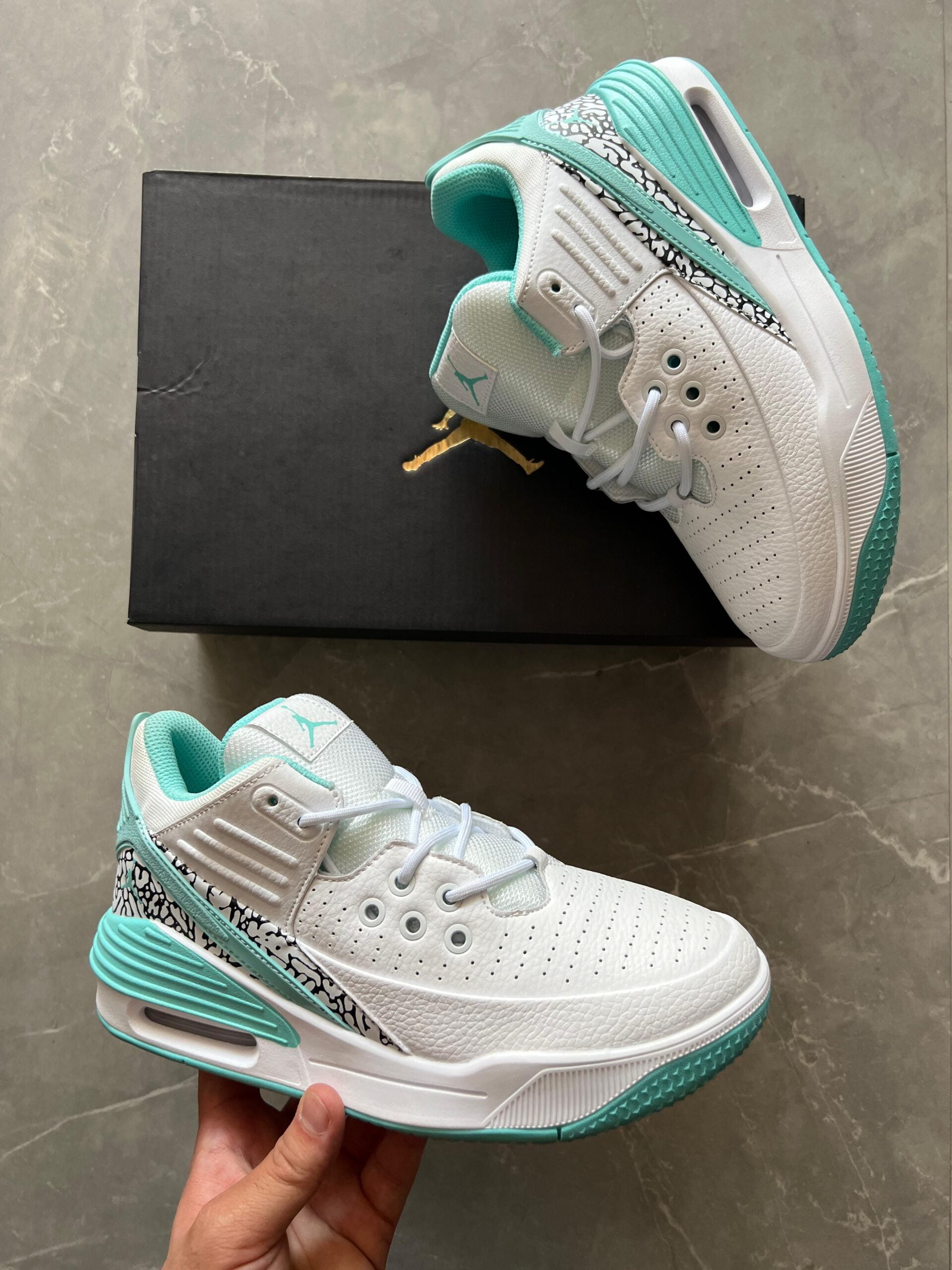 Aura 5 Airmax Sneakers 3 Colors