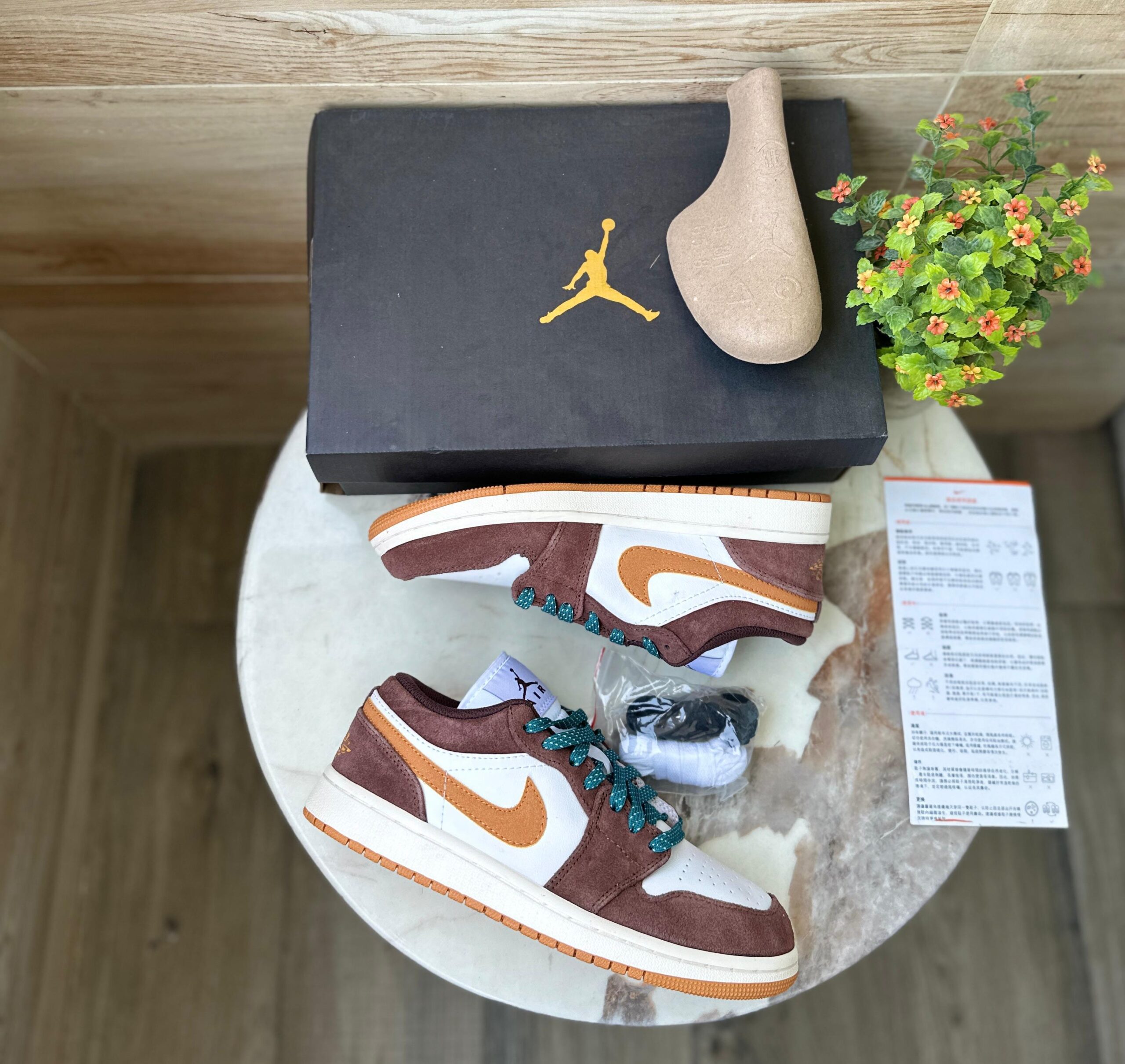 Retro 1 Low Cacao Wow Sneakers For Boys