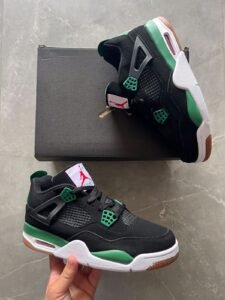 Retro 4 Sb Black Green Shoe For Boys