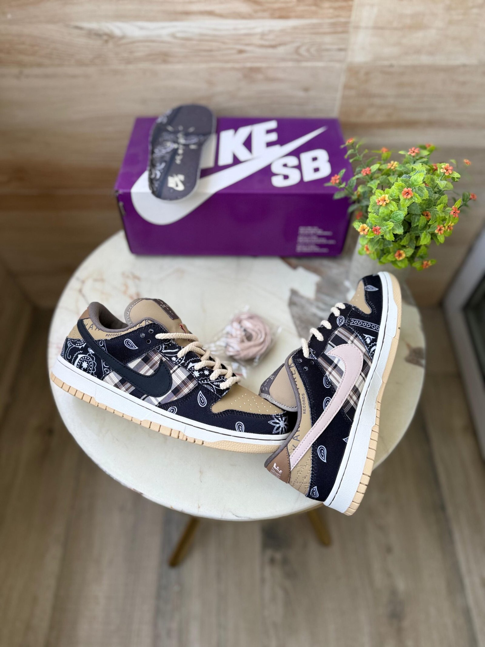 SB Dunk Travis Scott Street Shoes (4)