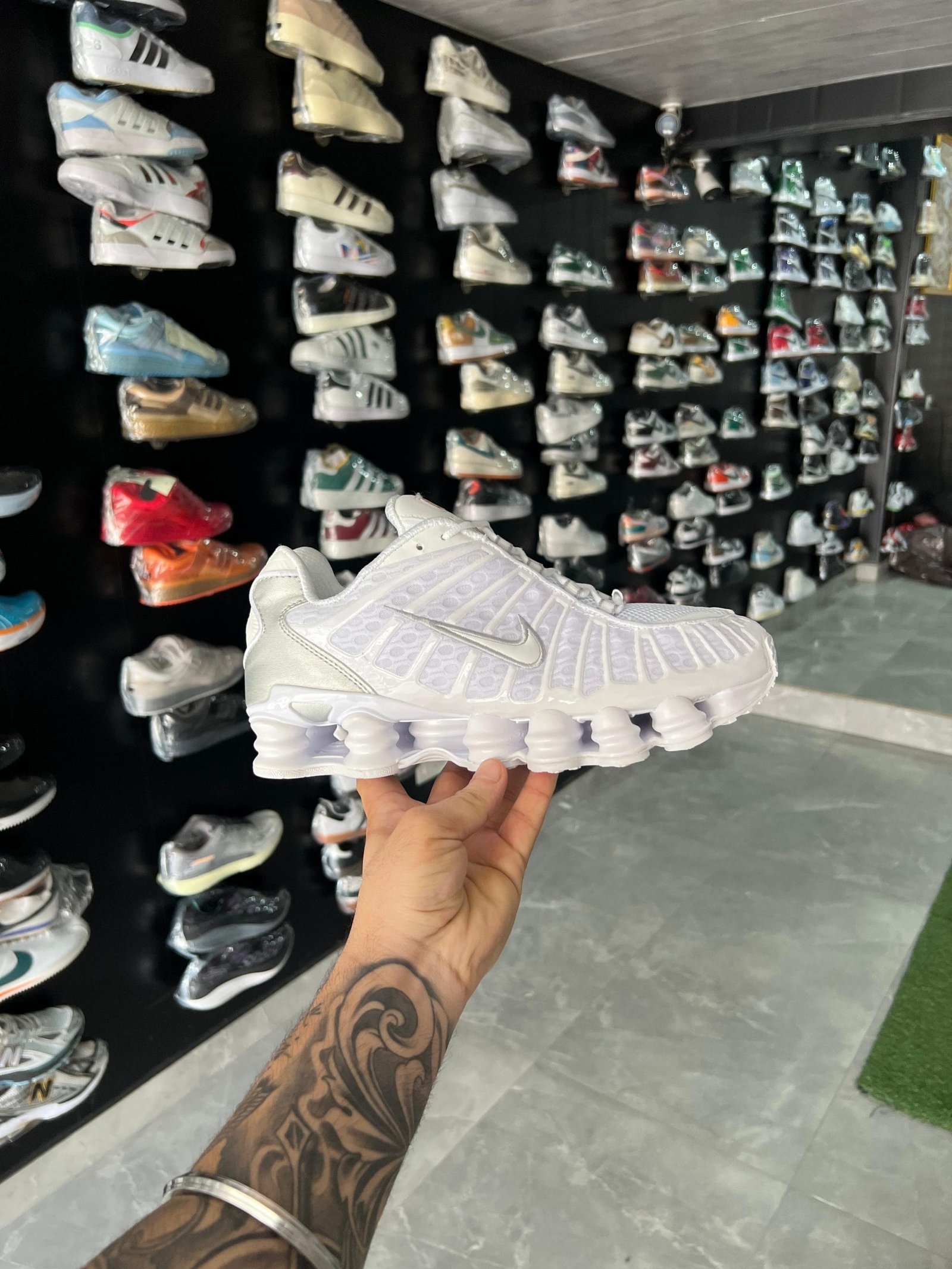 Shox Tl Sneakers For Boys 3 New Color