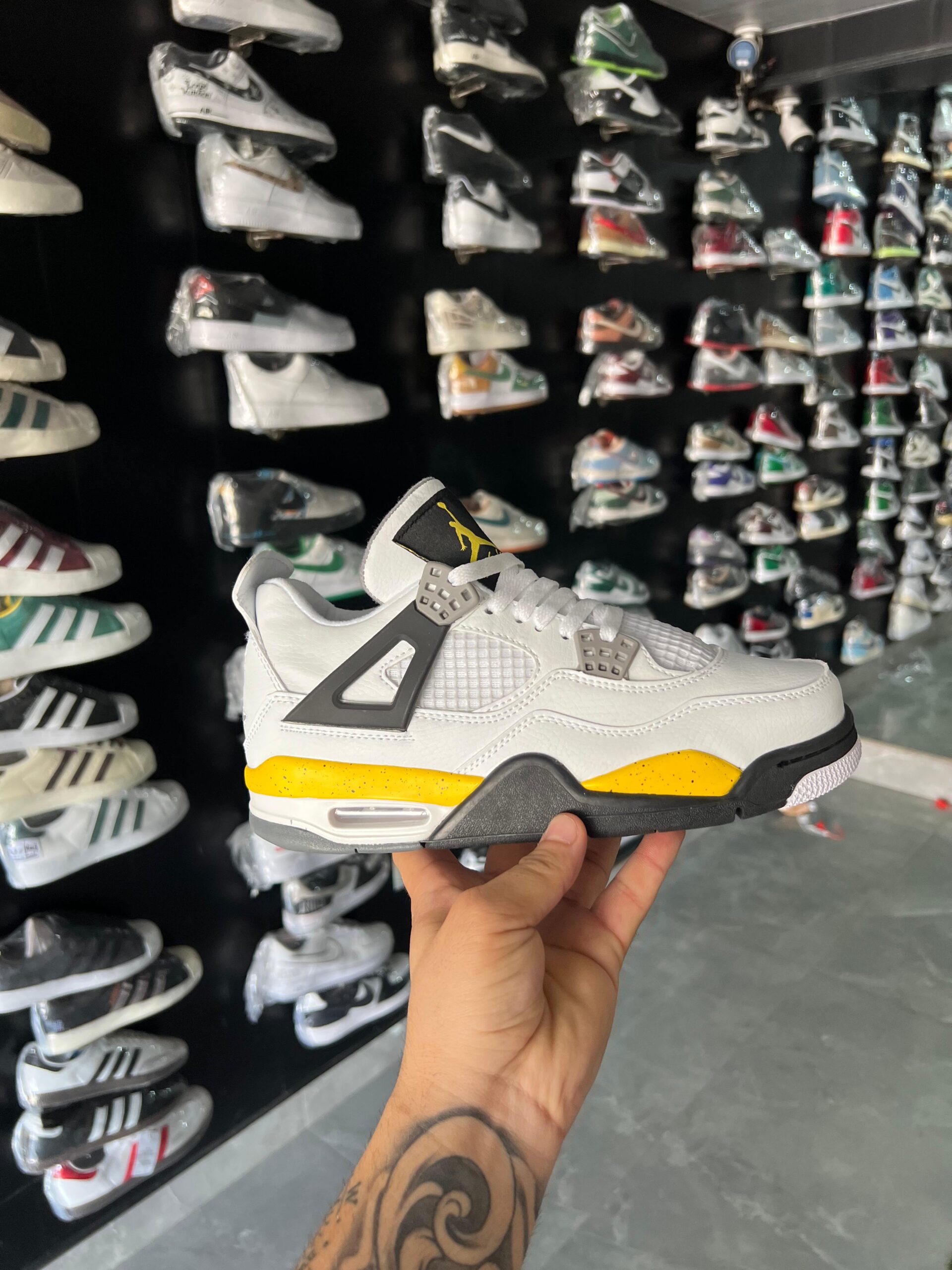 Retro 4 Tour Yellow Sneakers For Boys