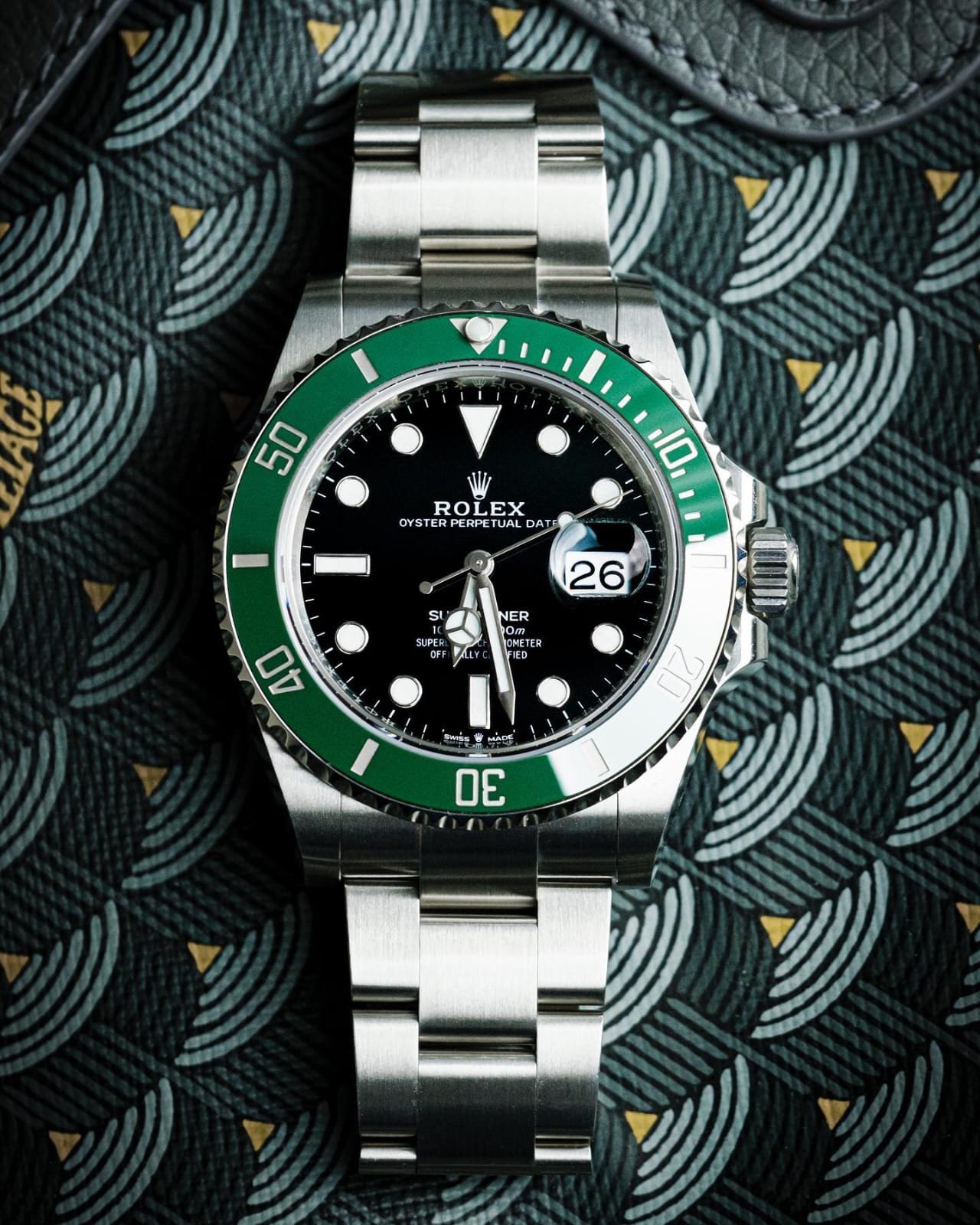 Submariner Meticulously Designed Watch With Steel Silver Bracelet
