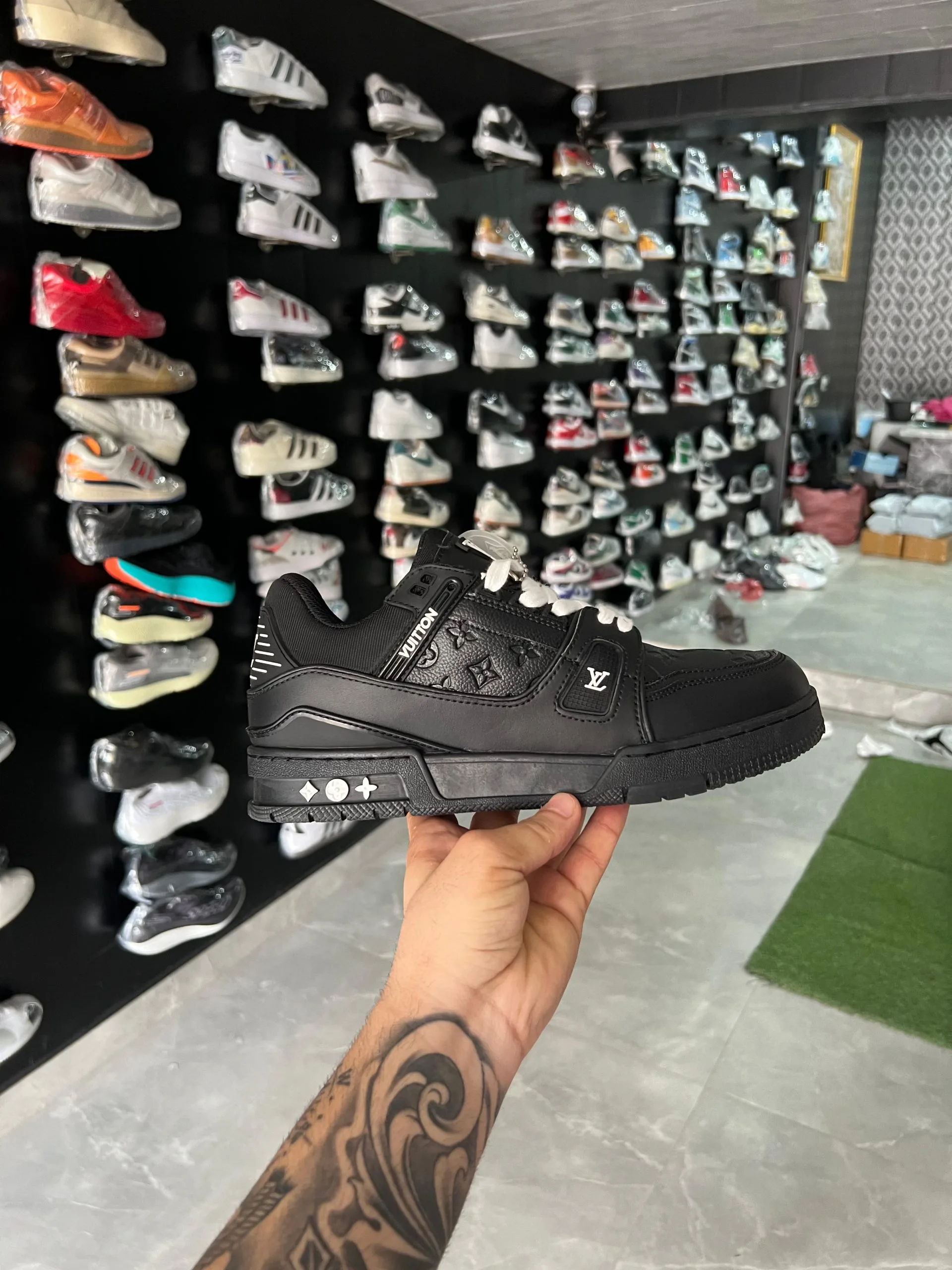 Imported Lv First Copy Sneakers In Stock 7 Colors