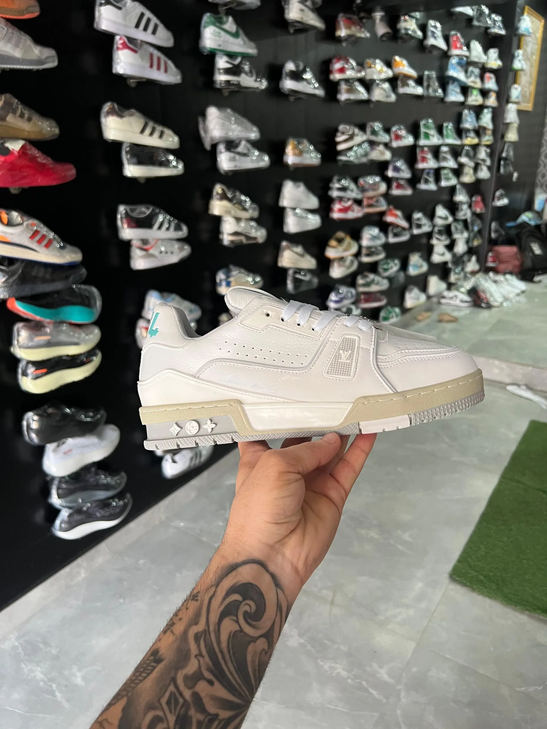 Imported Lv First Copy Sneakers In Stock 7 Colors