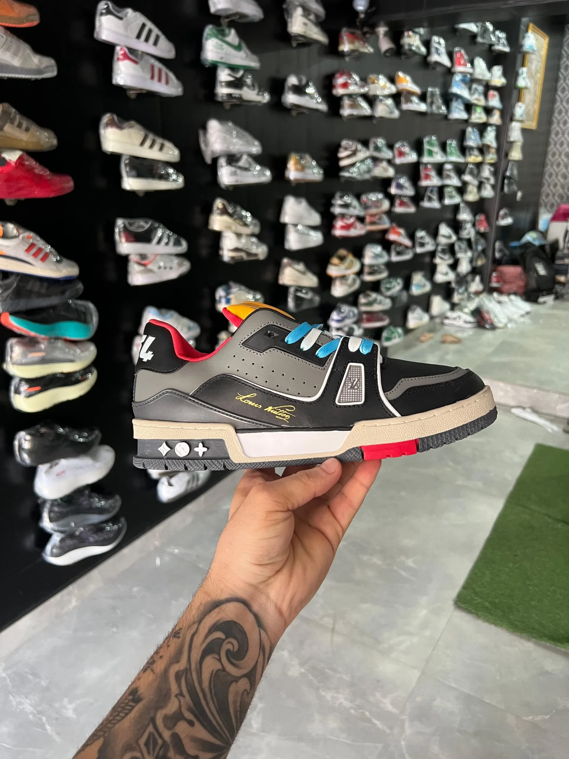 Imported Lv First Copy Sneakers In Stock 7 Colors