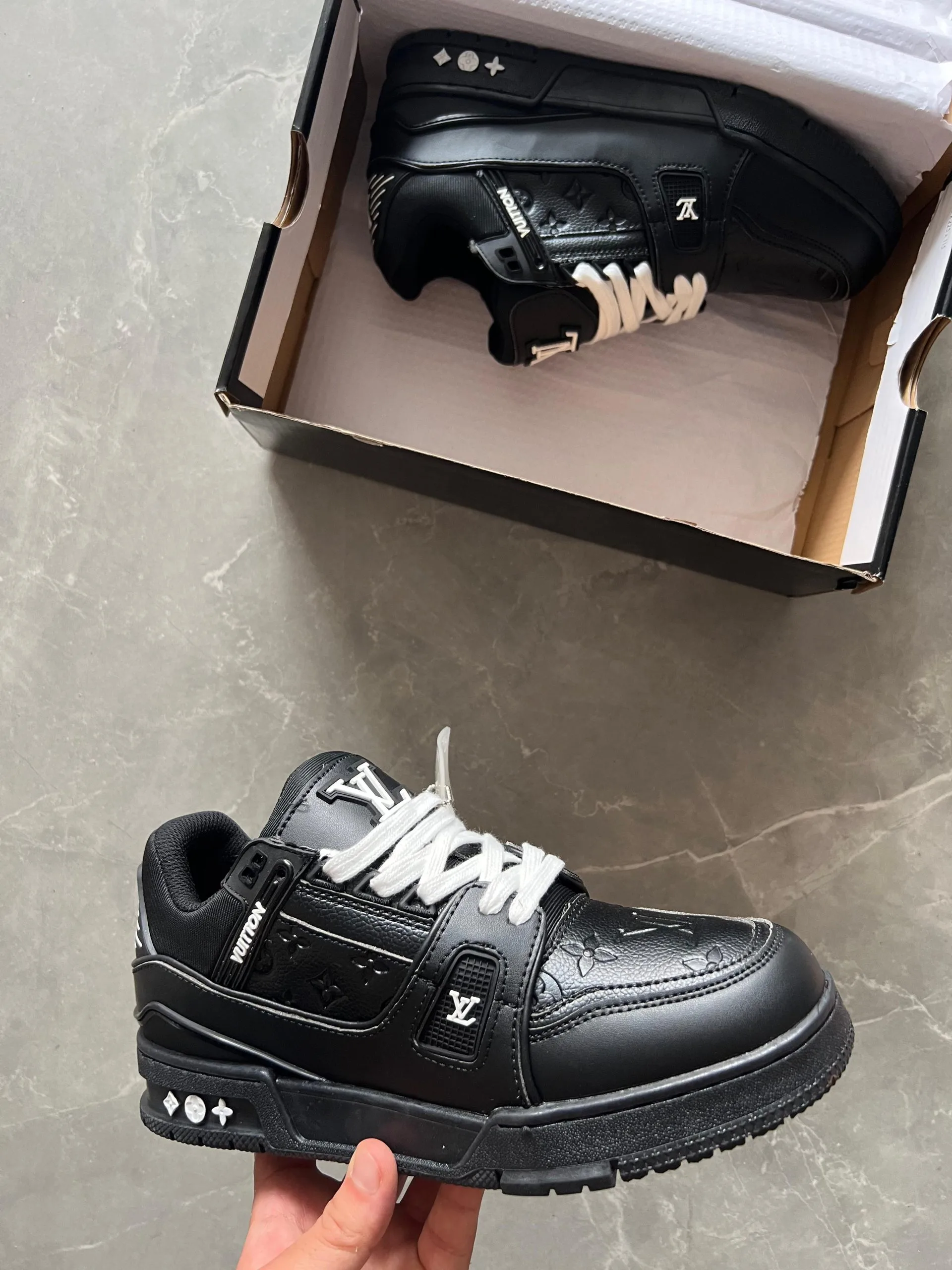 Imported Lv First Copy Sneakers In Stock 7 Colors