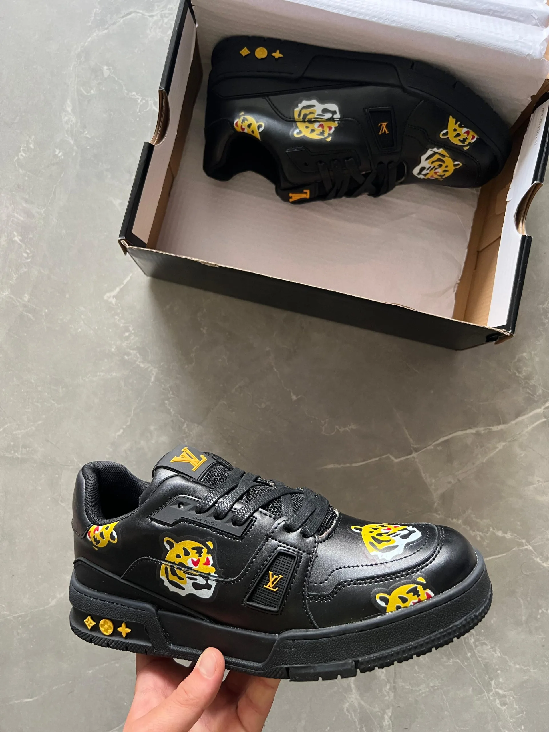 Imported Lv First Copy Sneakers In Stock 7 Colors