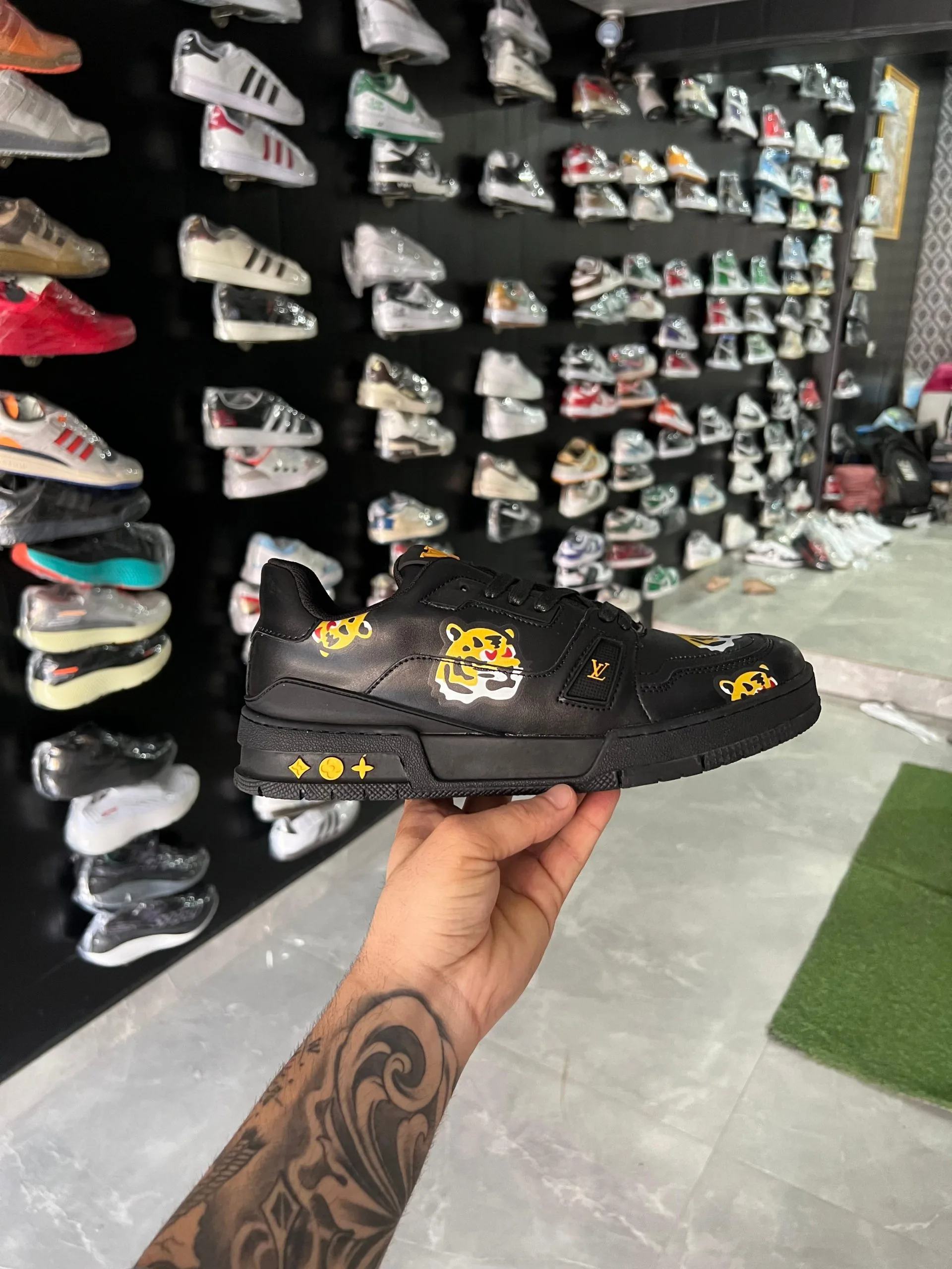 Imported Lv First Copy Sneakers In Stock 7 Colors