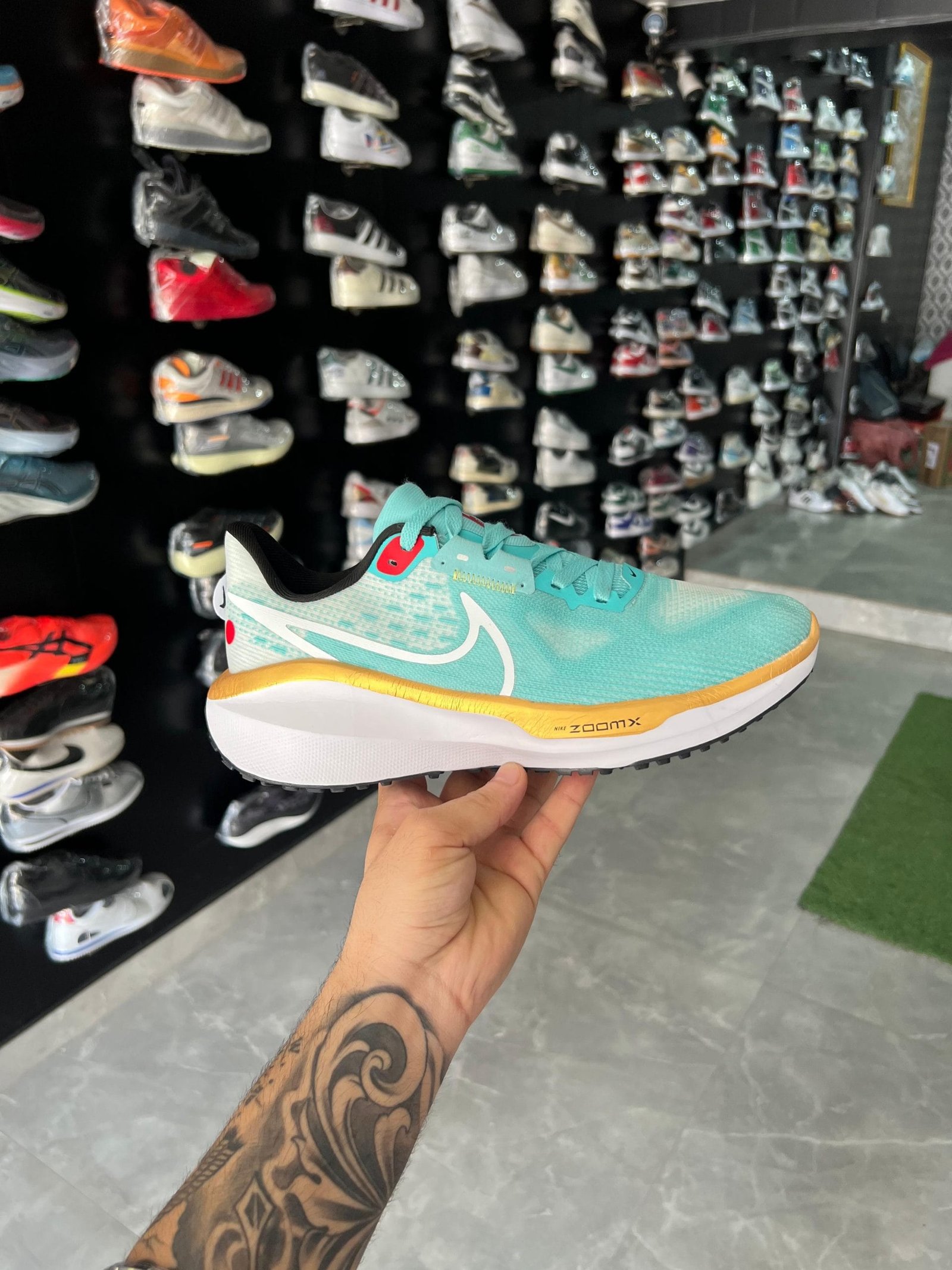 Zoom Vomero 17 Sneakers On Sale 3 Colors
