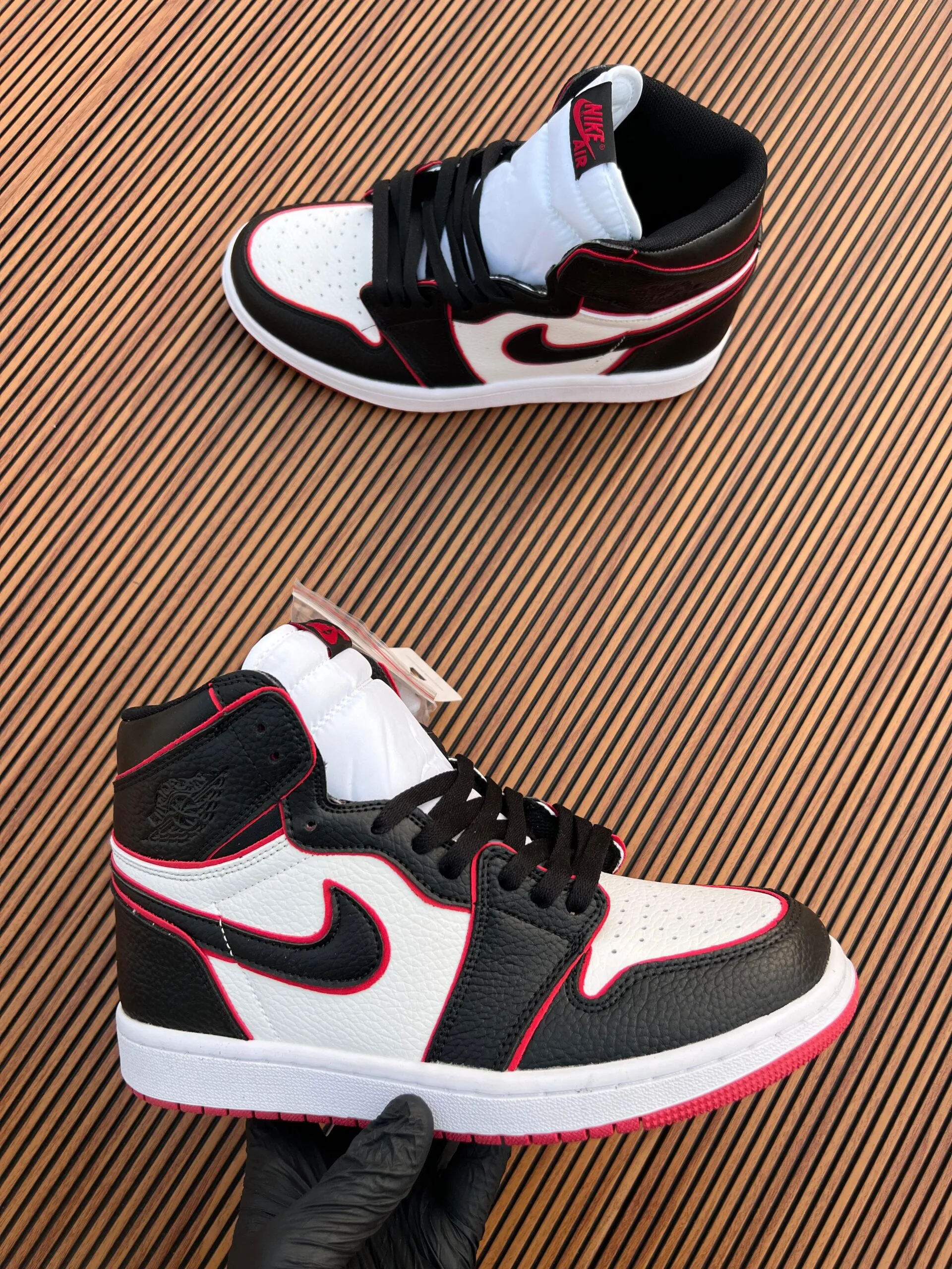 スニーカー air jordan 1 BLOODLINE 28.5 Retro 1 Mid Bloodline Sneakers – Unisex Streetwear Style | 7AShoes