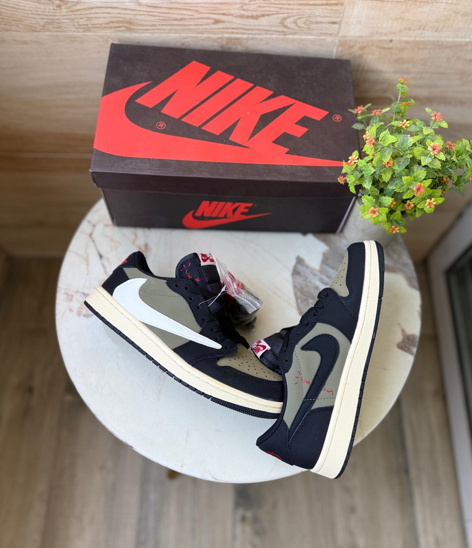 Low Travis Scott Olive Green Sneakers