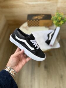Old Skool Black Classic Skate Shoes (3)