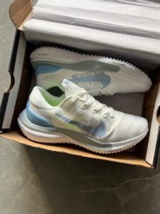 Imported Vomero Sneakers New Color (1)