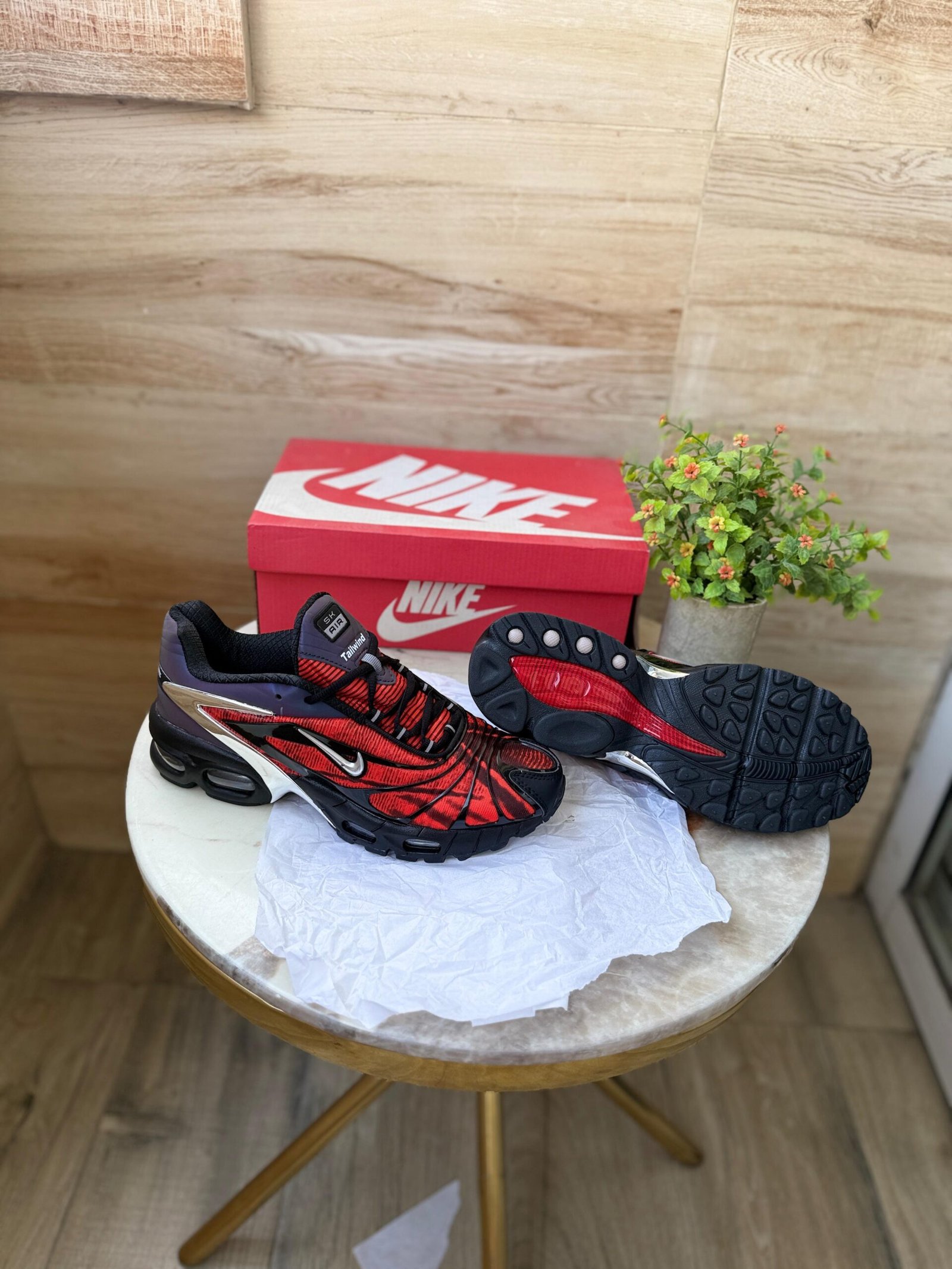 Tailwind Tn Plus Red Sneakers With Flash (4)