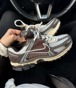 Zoom Vomero Earth Fossil Sneakers Grab Now (4)