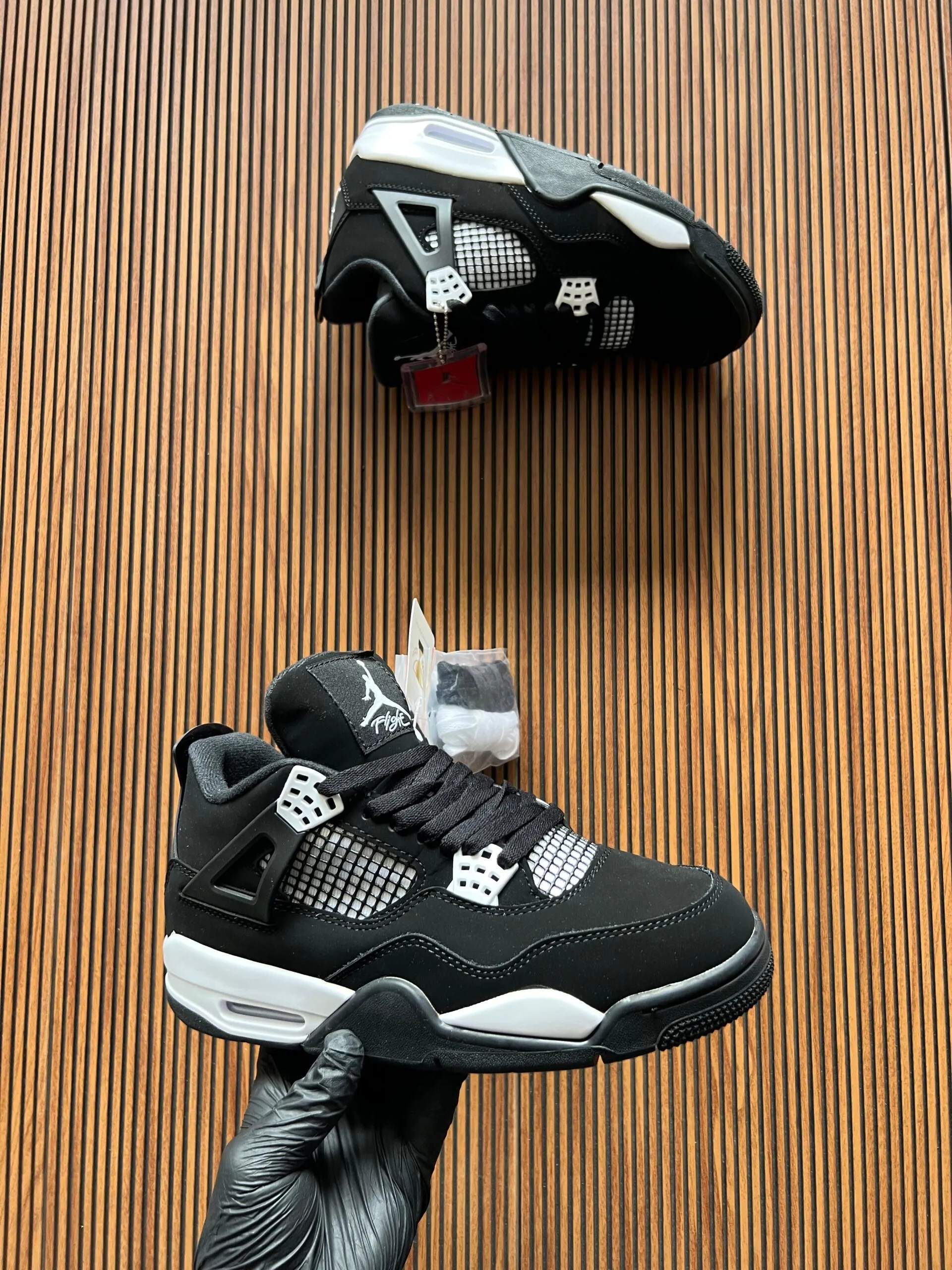 Black and White Thunder Retro 4 Sneakers For Boys (1) Black and White Thunder Retro 4 Sneakers For Boys (1)