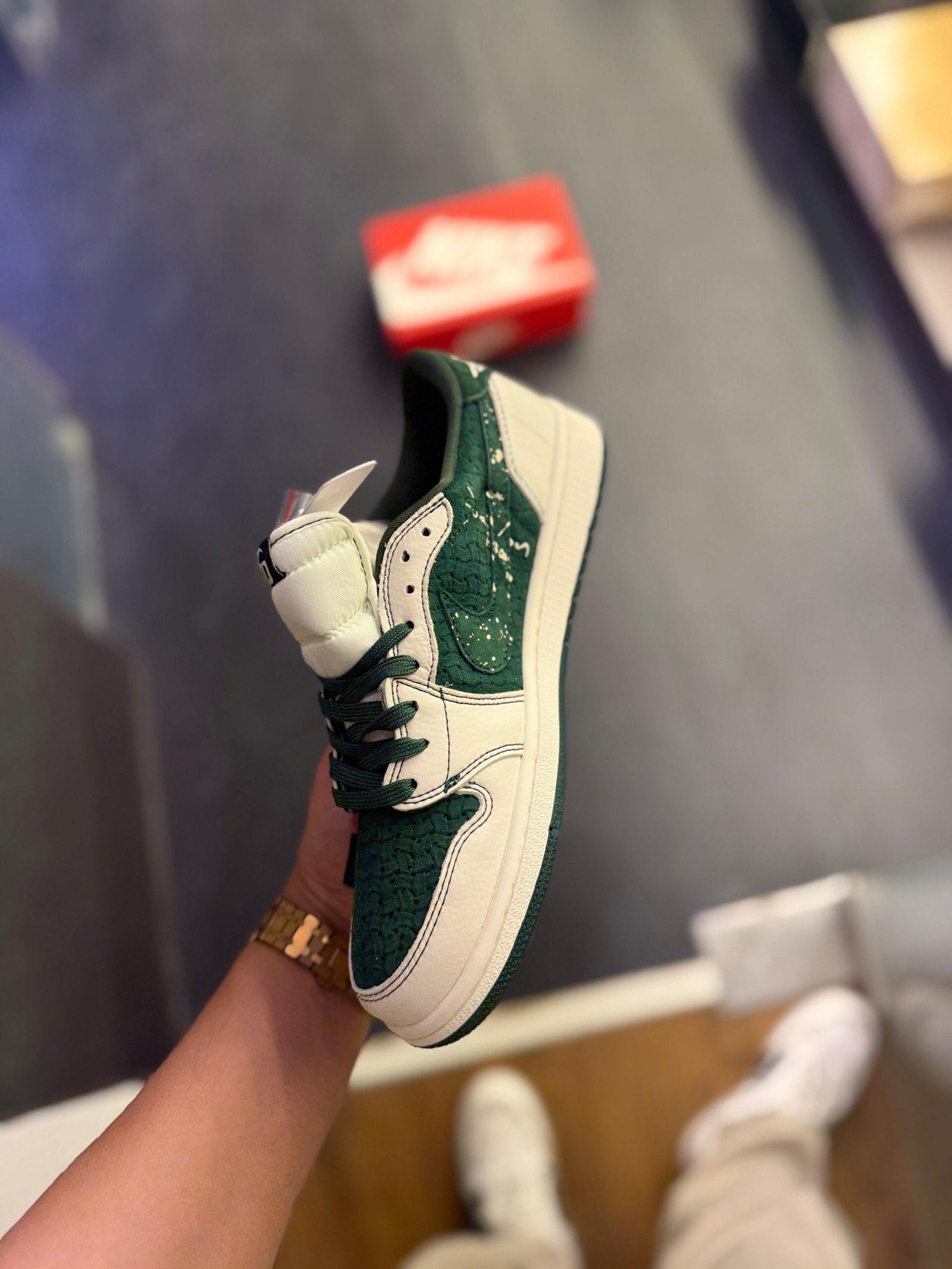 Retro 1 Reverse Green Sneakers On Sale (2)