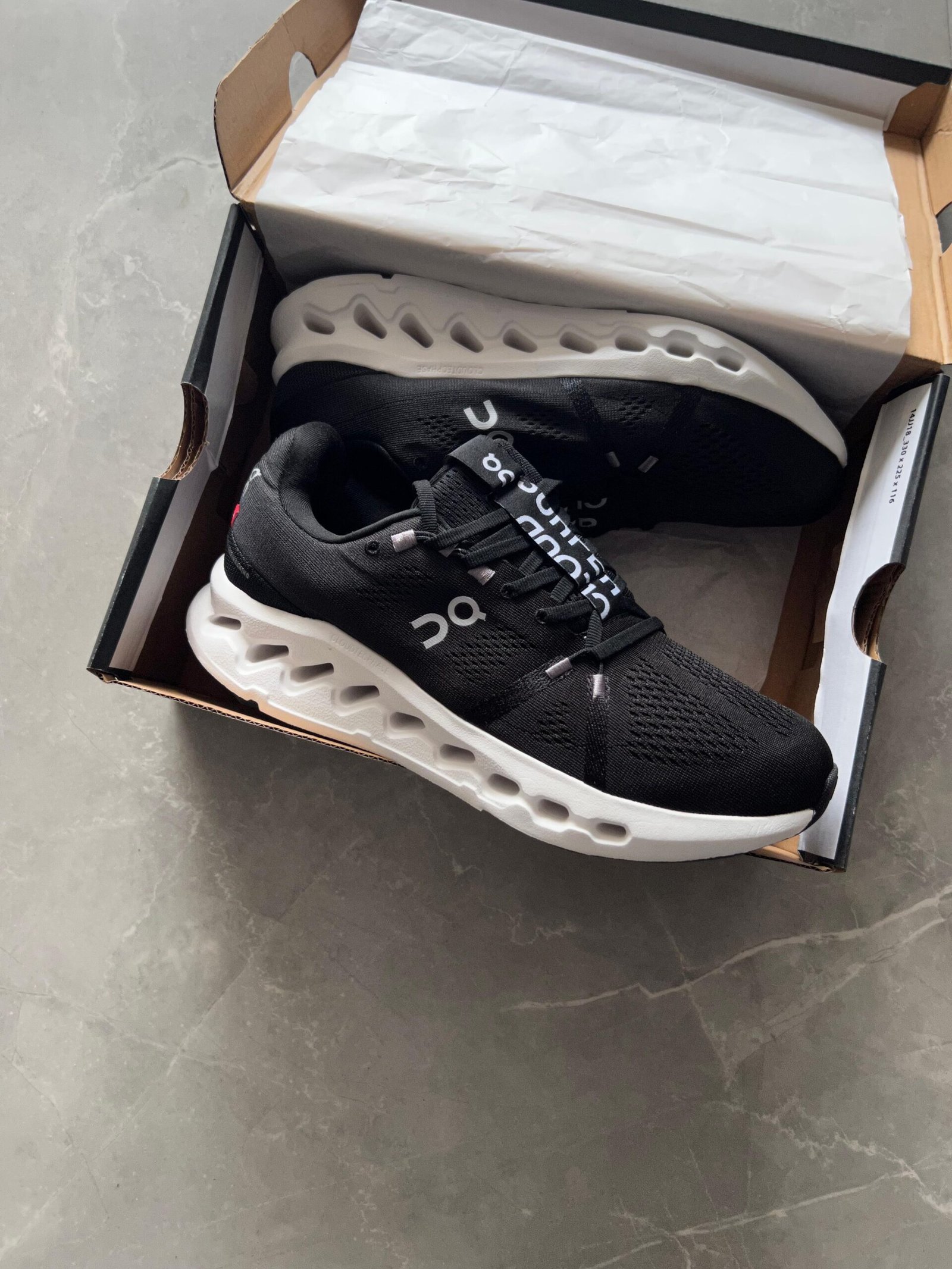 Running Cloud Phoenix Sneakers Black White (1)
